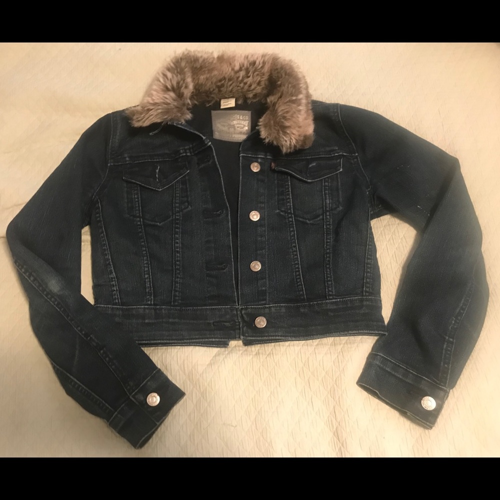 Y2K style cropped denim jacket